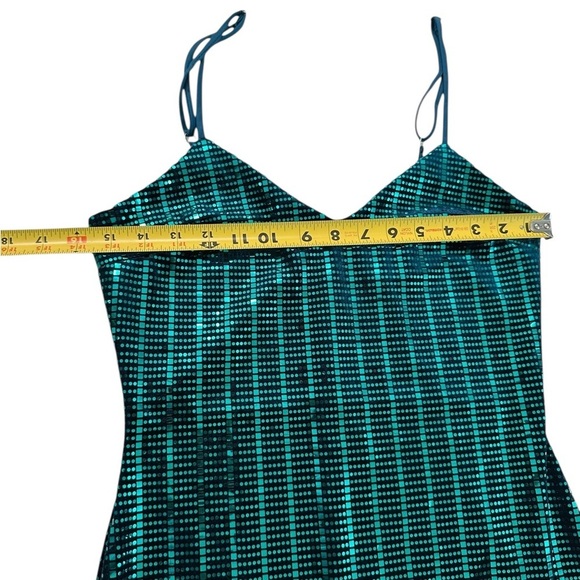 Elegant Green Sequin Dress - Picture 13 of 17